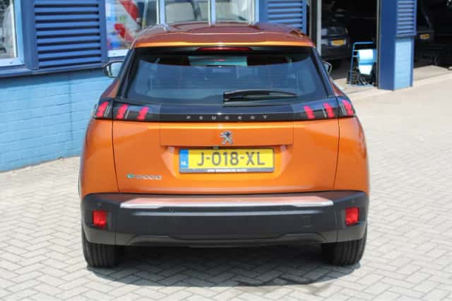 Peugeot e-2008 (2020) thumbnail 5