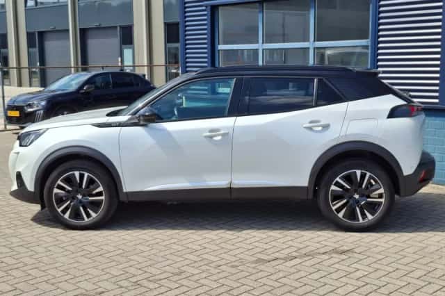 Peugeot 2008 (2021) thumbnail 2