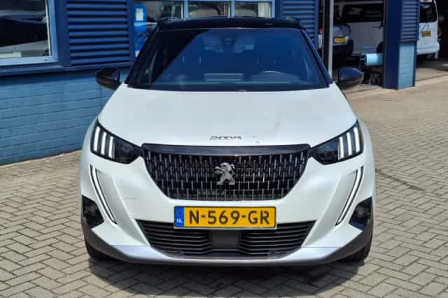 Peugeot 2008 (2021) thumbnail 4