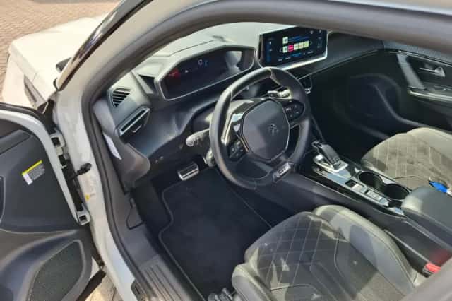 Peugeot 2008 (2021) thumbnail 6