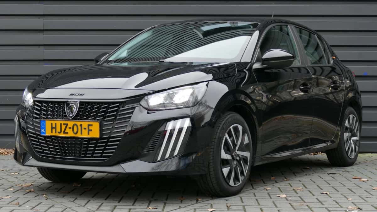 Peugeot 208 (2025) — foto 1