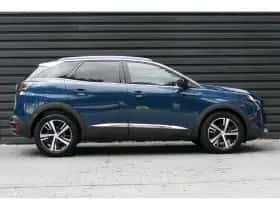 Peugeot 3008 (2022) thumbnail 3