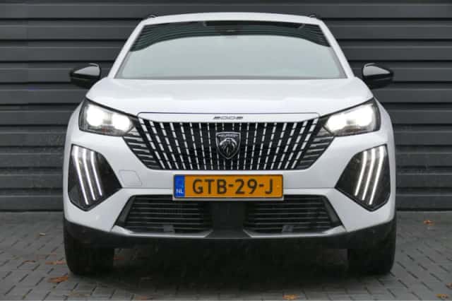 Peugeot 2008 (2024) thumbnail 4