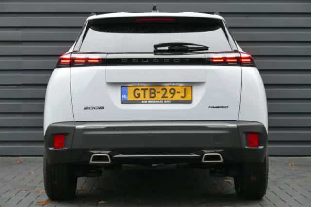 Peugeot 2008 (2024) thumbnail 5