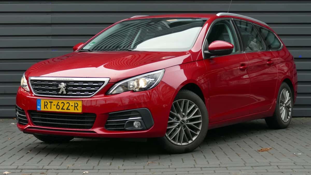 Peugeot 308 (2018) — foto 1