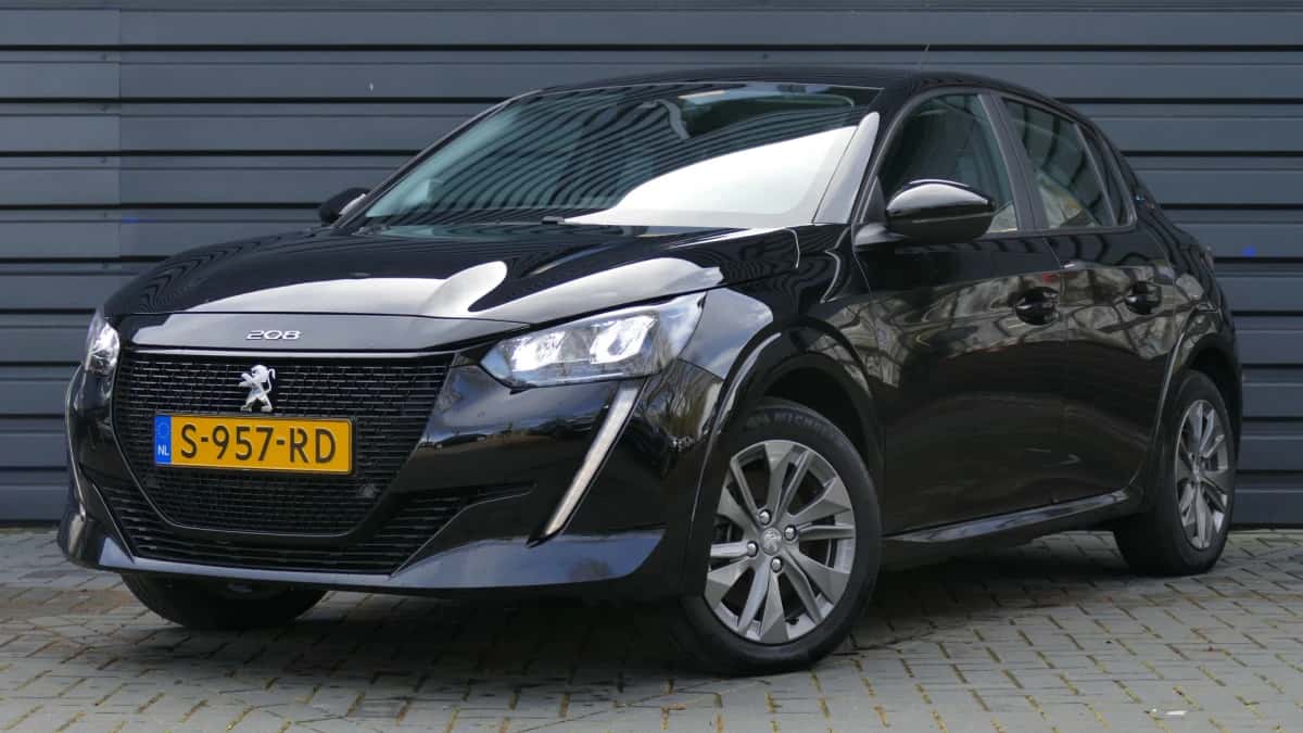 Peugeot e-208 (2023) — foto 1