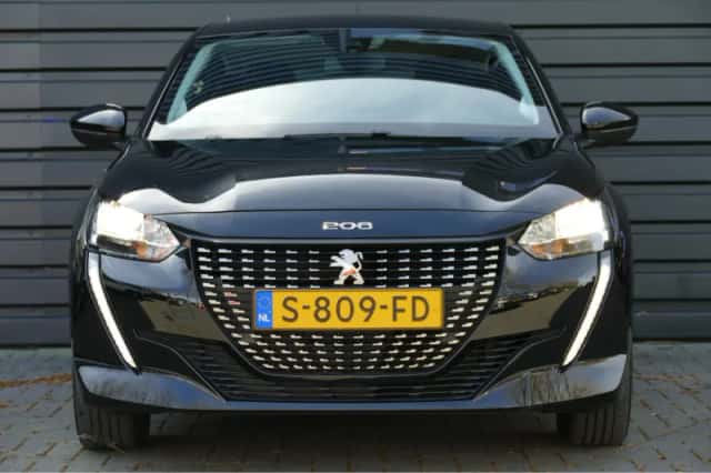 Peugeot 208 (2023) thumbnail 4
