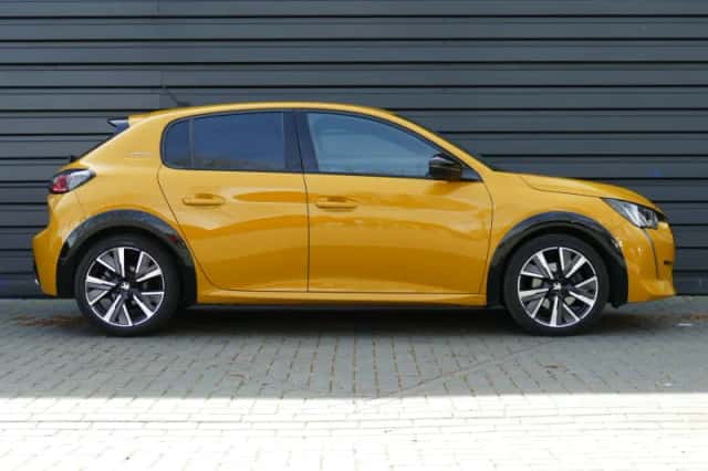 Peugeot 208 (2021) thumbnail 3