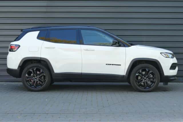 Jeep Compass (2022) thumbnail 3
