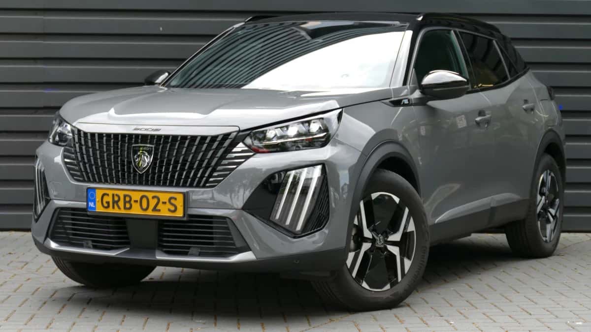 Peugeot e-2008 (2024) — foto 1