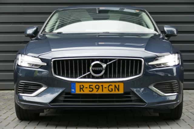 Volvo S60 (2022) thumbnail 4