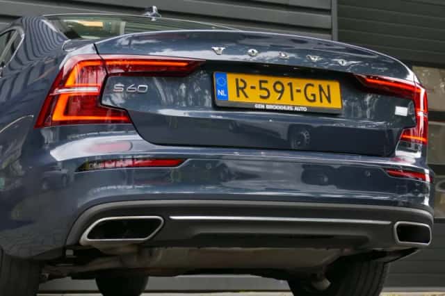 Volvo S60 (2022) thumbnail 5