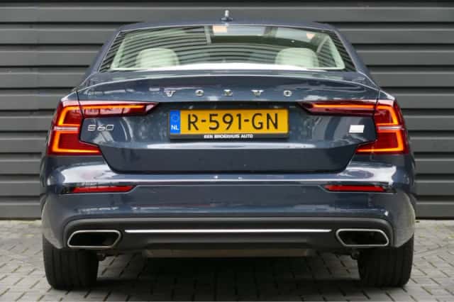 Volvo S60 (2022) thumbnail 6