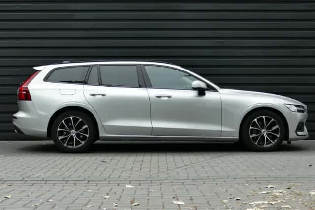 Volvo V60 (2022) thumbnail 3