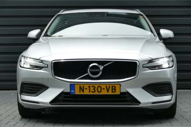Volvo V60 (2022) thumbnail 4