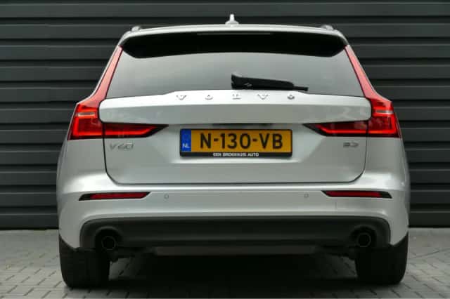 Volvo V60 (2022) thumbnail 5