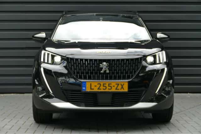 Peugeot 2008 (2021) thumbnail 4