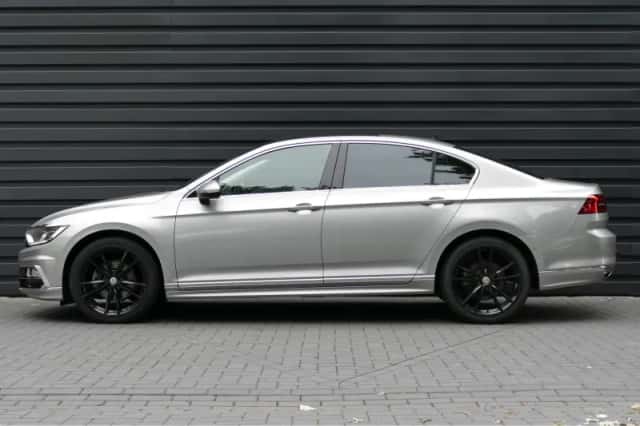 Volkswagen Passat (2017) thumbnail 2