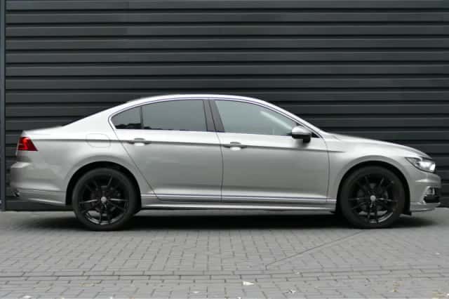 Volkswagen Passat (2017) thumbnail 3