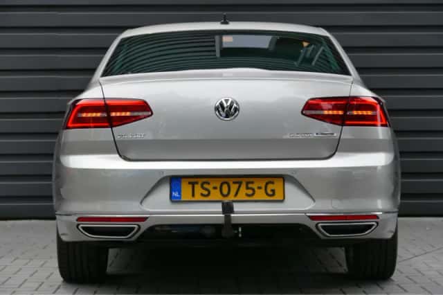 Volkswagen Passat (2017) thumbnail 5