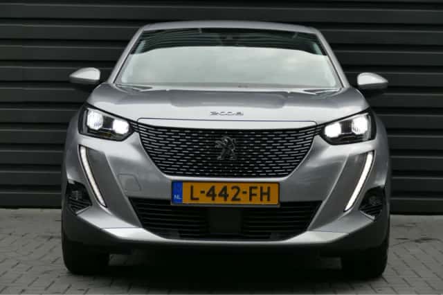 Peugeot e-2008 (2021) thumbnail 4