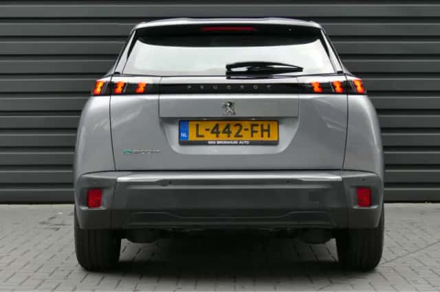 Peugeot e-2008 (2021) thumbnail 5