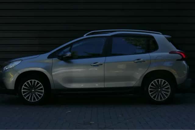 Peugeot 2008 (2016) thumbnail 2
