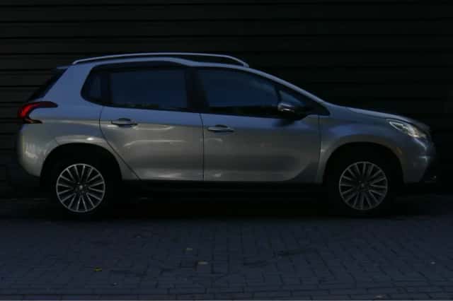 Peugeot 2008 (2016) thumbnail 3