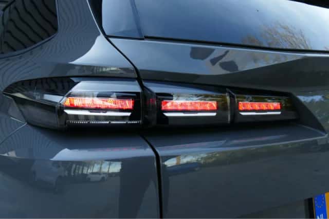 Peugeot e-308 (2024) thumbnail 2