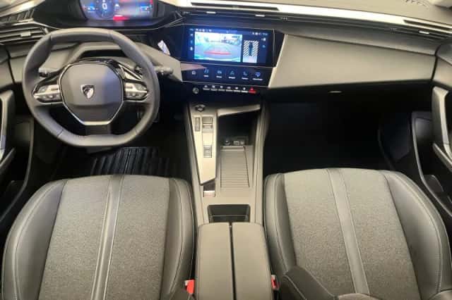 Peugeot 308 (2024) thumbnail 5