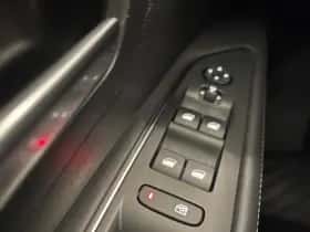 Peugeot 3008 (2019) thumbnail 18