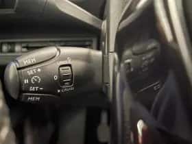 Peugeot 3008 (2019) thumbnail 26