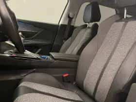 Peugeot 3008 (2019) thumbnail 9