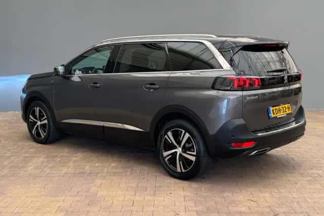 Peugeot 5008 (2023) thumbnail 4