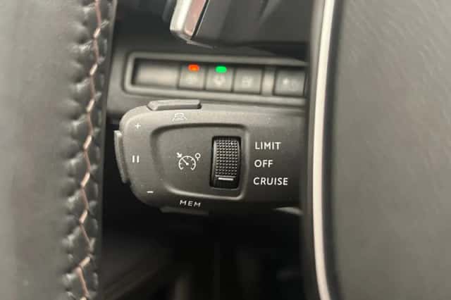 Peugeot 3008 (2022) thumbnail 5