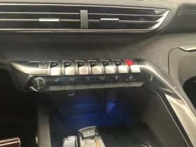Peugeot 3008 (2019) thumbnail 24