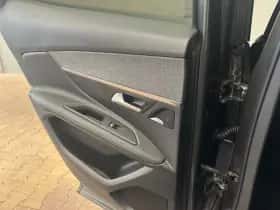 Peugeot 3008 (2019) thumbnail 33
