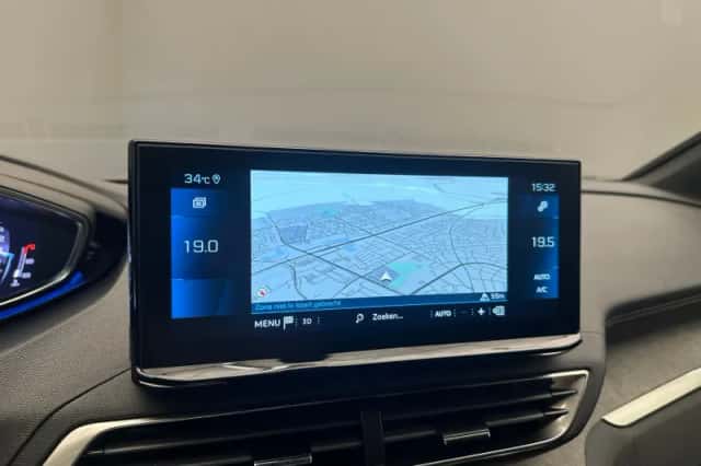 Peugeot 3008 (2024) thumbnail 6