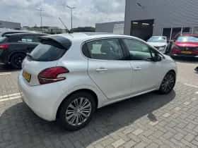 Peugeot 208 (2018) thumbnail 2