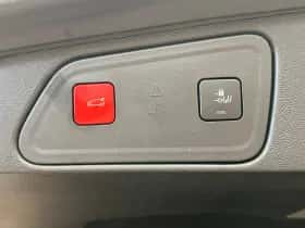 Peugeot 3008 (2023) thumbnail 4
