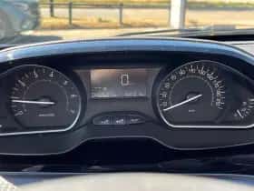 Peugeot 2008 (2018) thumbnail 3