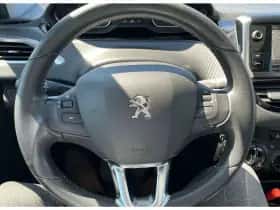 Peugeot 2008 (2018) thumbnail 10