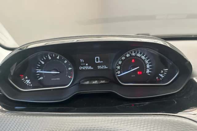 Peugeot 2008 (2018) thumbnail 6