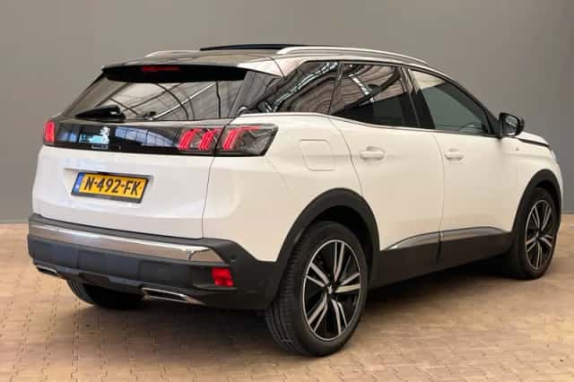 Peugeot 3008 (2021) thumbnail 2