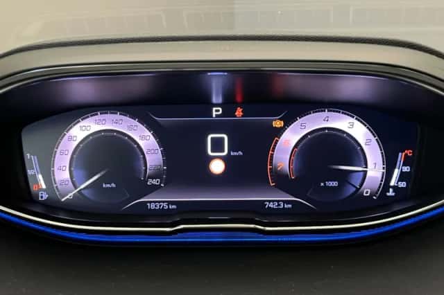 Peugeot 3008 (2021) thumbnail 4