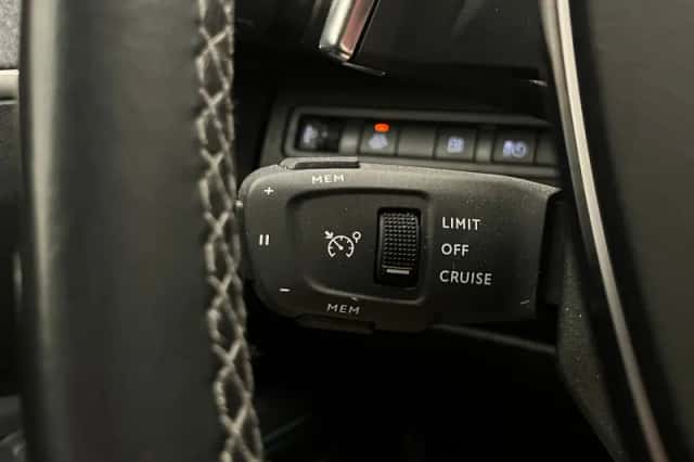 Peugeot 3008 (2021) thumbnail 4
