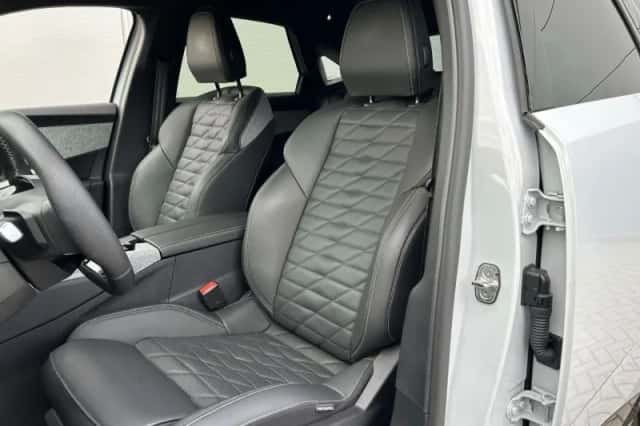 Peugeot e-3008 (2024) thumbnail 3