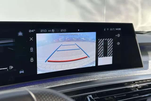 Peugeot e-3008 (2024) thumbnail 5