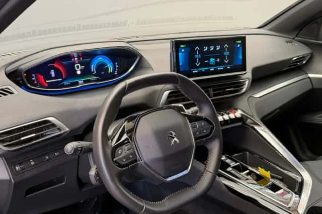 Peugeot 3008 (2024) thumbnail 2