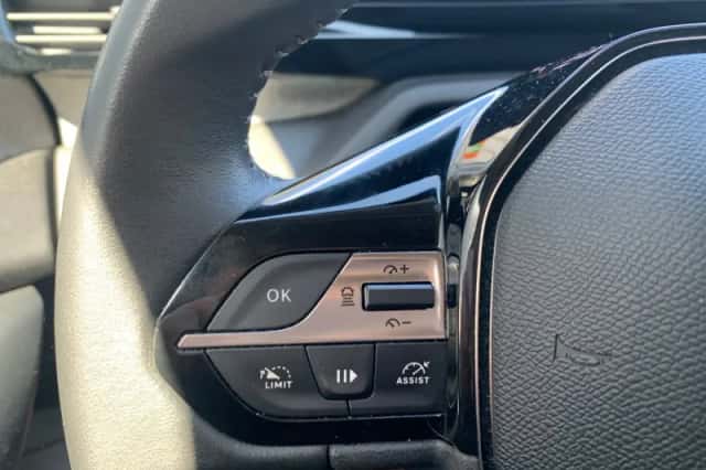 Peugeot 308 (2022) thumbnail 3